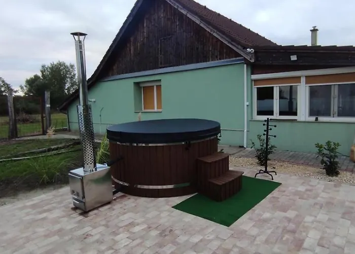 Nyugalom Szigete Сasa de vacaciones *